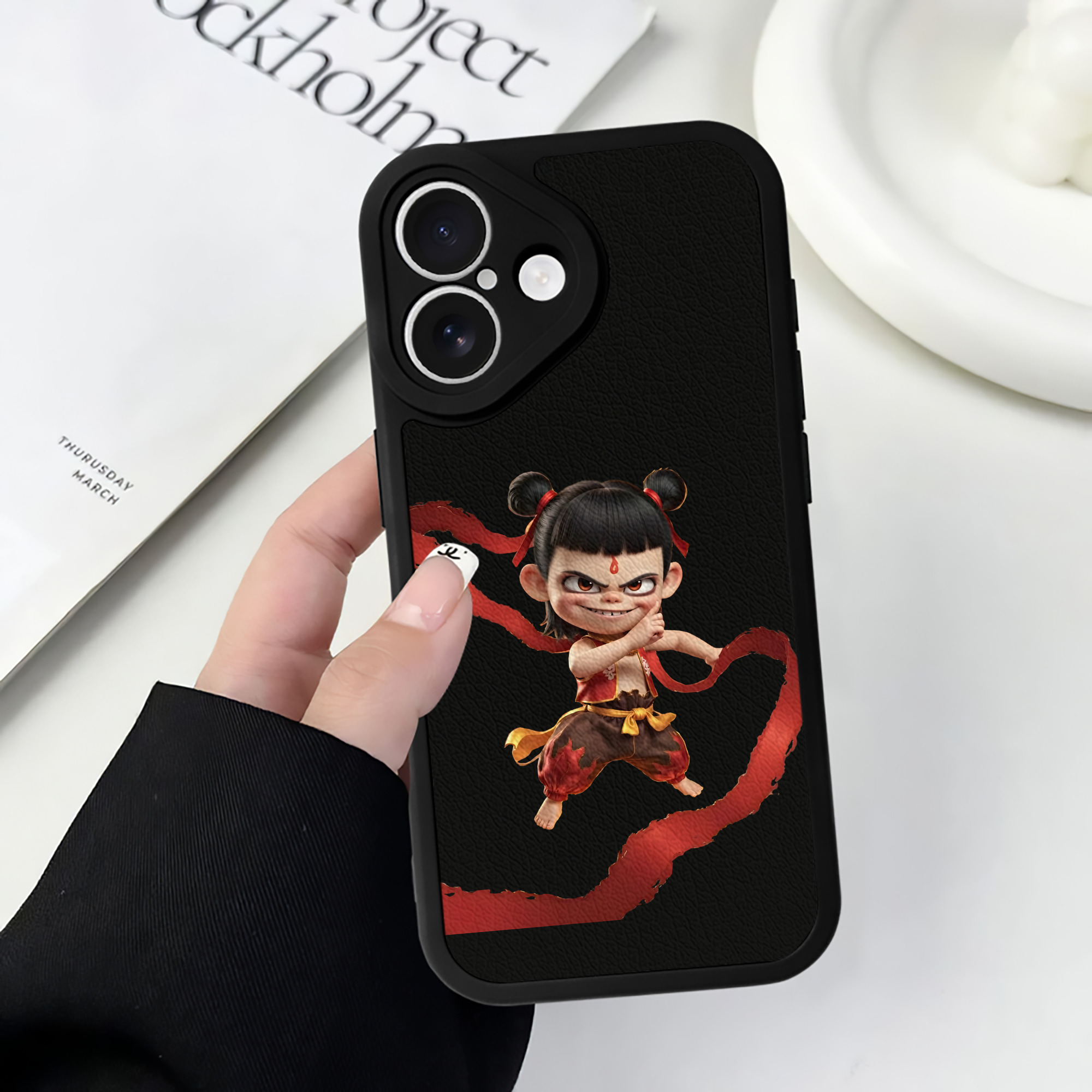 （画像用） Ne Zha 2 ナタ 魔童の大暴れ 【iPhone 16シリーズ対応】シリコンスマホケース（レザー調） 材質：シリコン